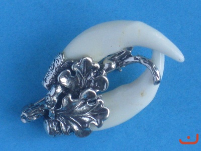 Fuchszähne-Brosche 4838