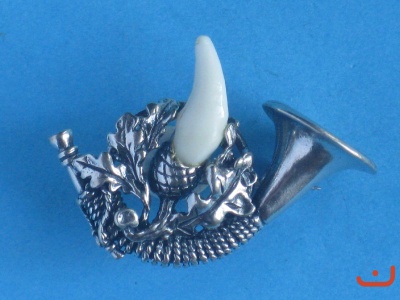 Fuchszahn-Brosche 4840